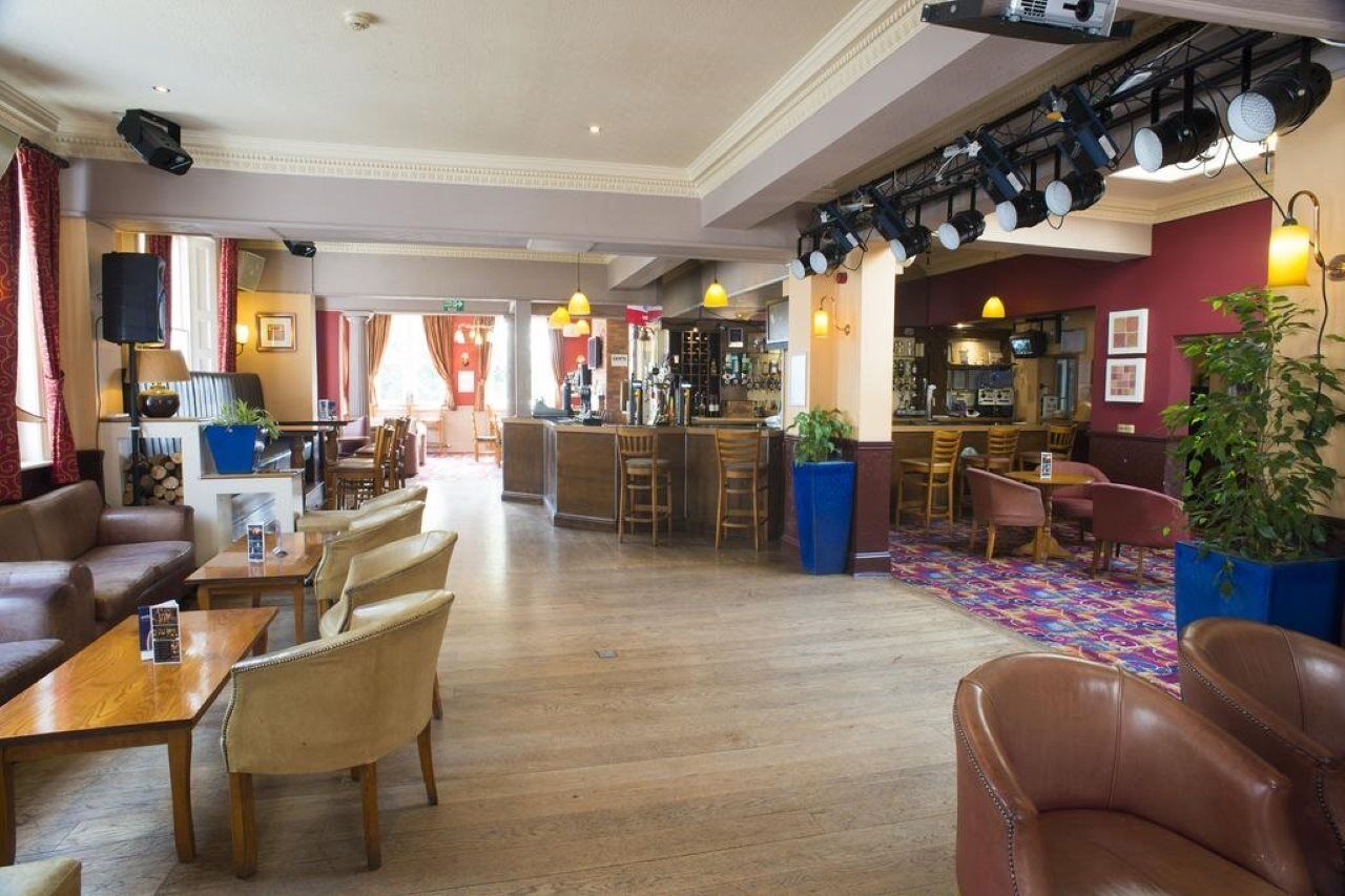 Station Hotel Gloucester Exterior photo